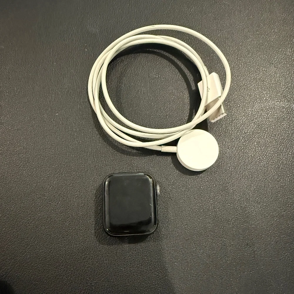 Apple Watch - Picture 1 of 5